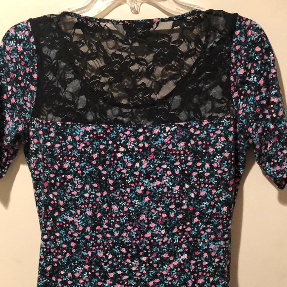 Floral Spring Shirt - Picture 3 of 3